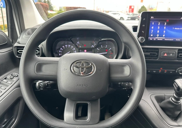 Toyota Proace City Verso cena 116900 przebieg: 4600, rok produkcji 2023 z Józefów małe 92